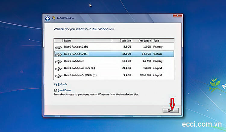 Chọn ổ C để cài đặt Win 7 và nhấn Next