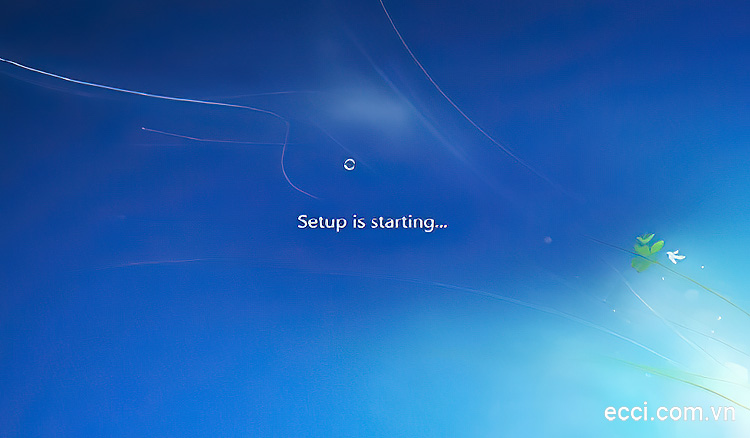 Màn hình hiển thị Setup is starting khi cài Windows 7