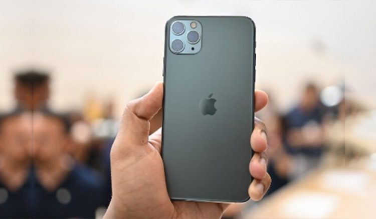 iPhone 11 Pro Max bị mờ góc màn hình và giải pháp khắc phục